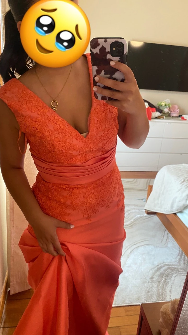 robe longue de cérémonie de mariage avec manteau couleur corail de la marque Pronovias – photo 3